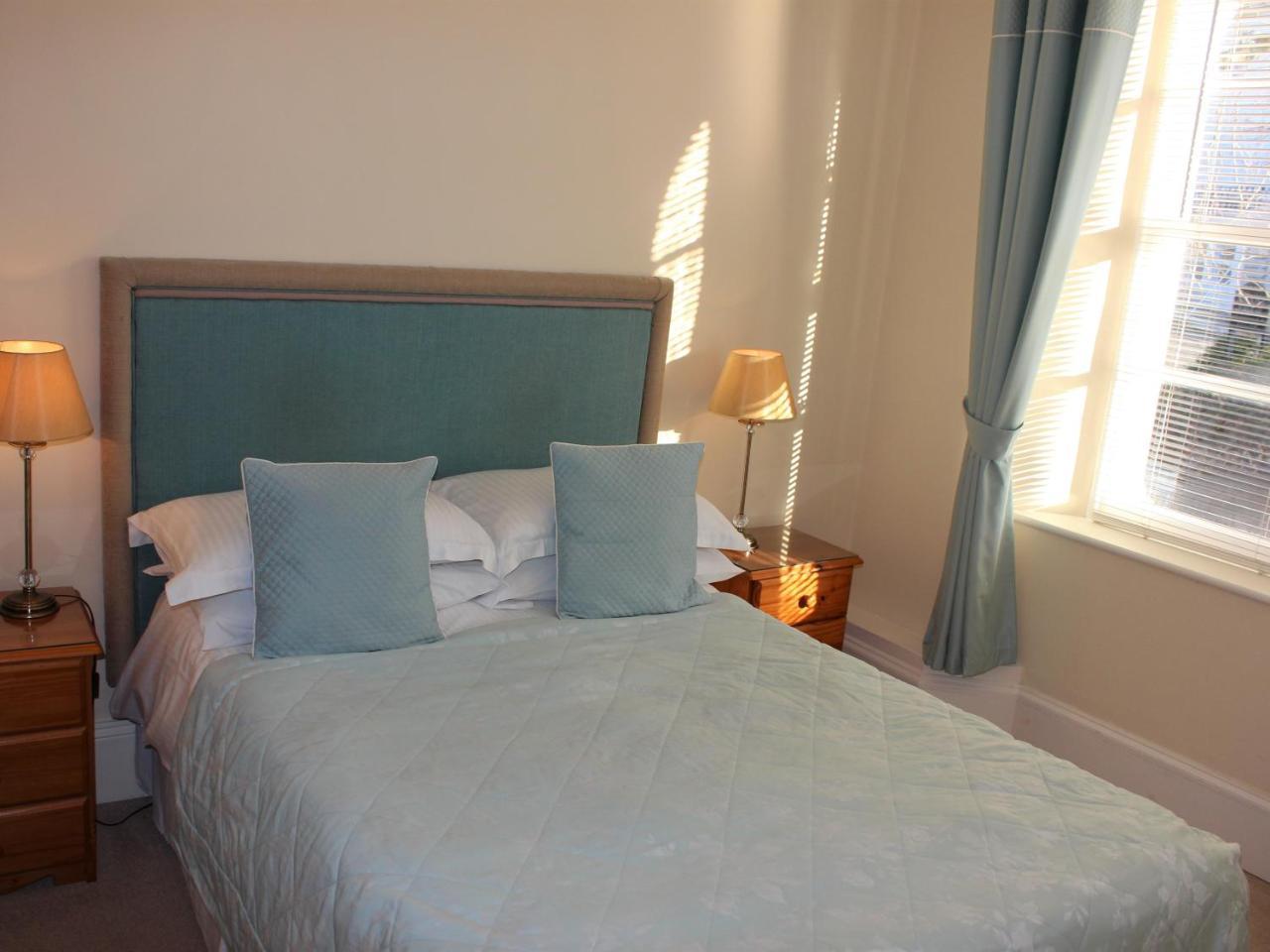 Trafalgar House Torquay Room photo