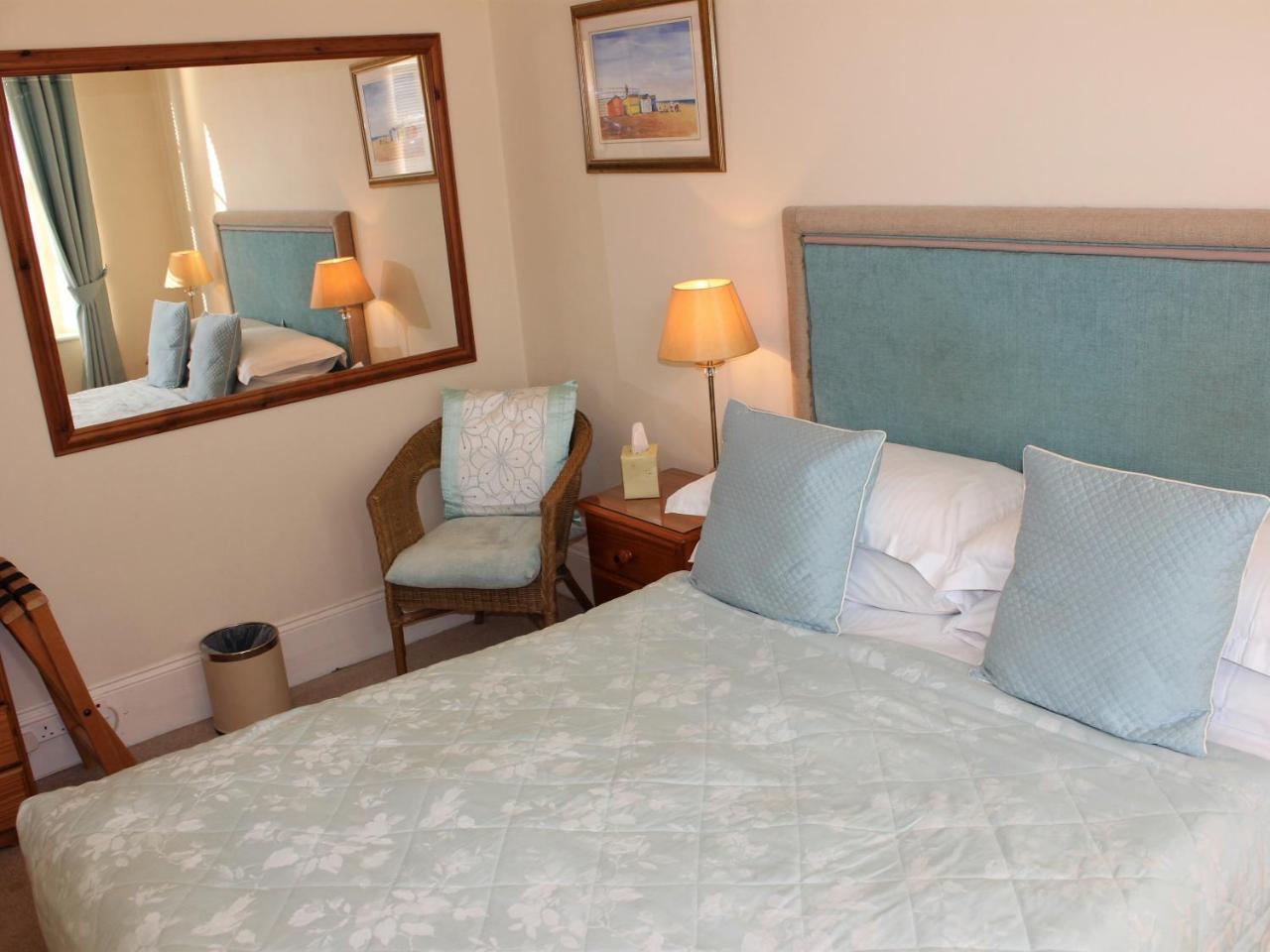 Trafalgar House Torquay Room photo