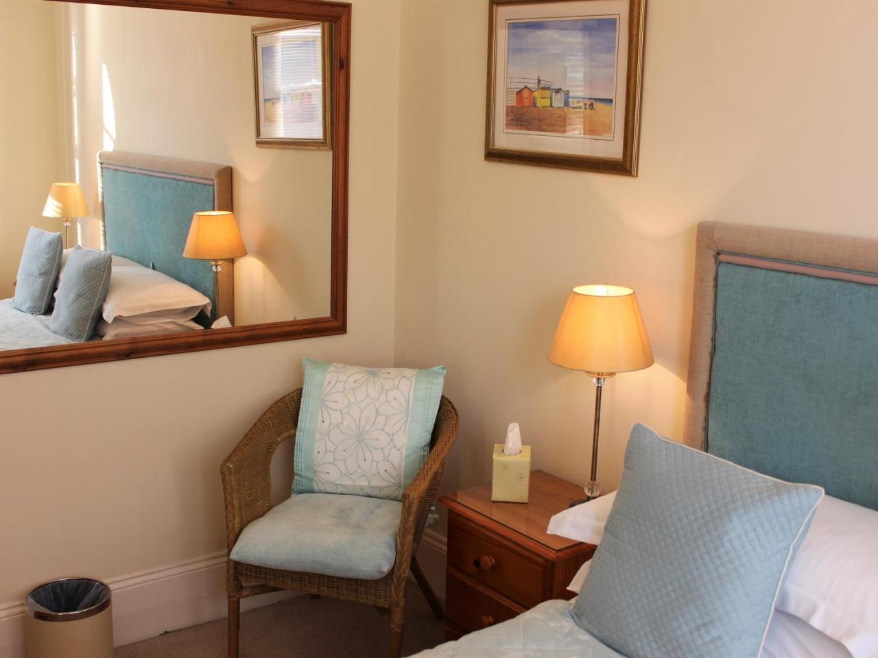 Trafalgar House Torquay Room photo